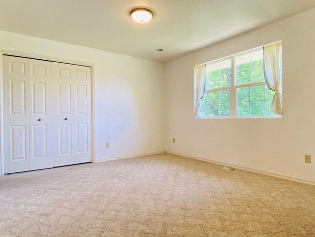 Building Photo - Beautiful Rambler at Little Cottonwood Can...