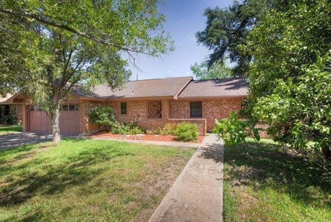 Primary Photo - Cute & Convenient Home in Mission!