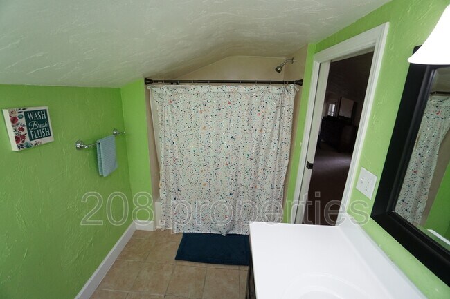 Building Photo - 1412 N 13th St