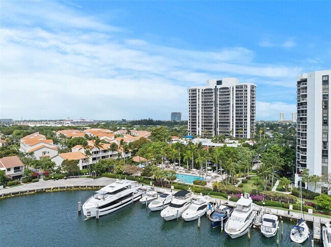 Building Photo - 3600 Yacht Club Dr
