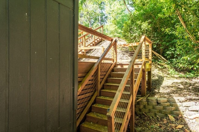 Building Photo - Ultra Modern Three Bedroom Home!