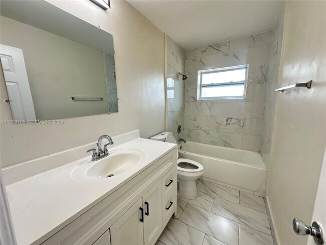 Building Photo - 180 Penn Way