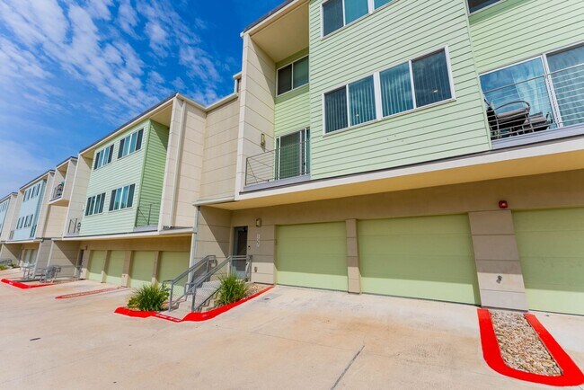 Building Photo - Discover the Ultimate in South Austin Living at Skybridge Lofts - Modern 2 Bedroom, 2.5 Bathroom ...