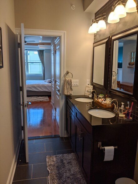 Building Photo - 624 Dudley St