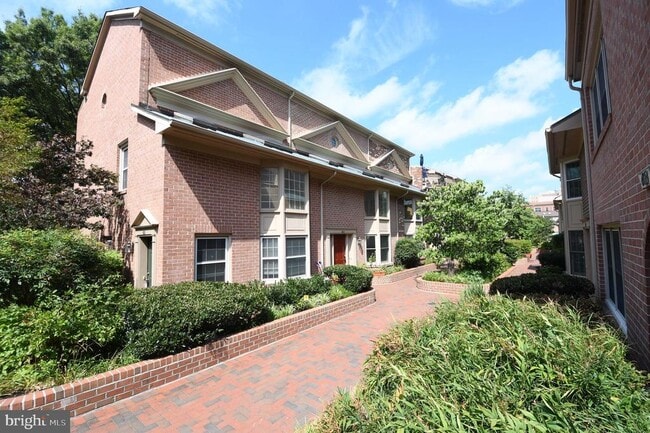 Building Photo - 601 N Tazewell St