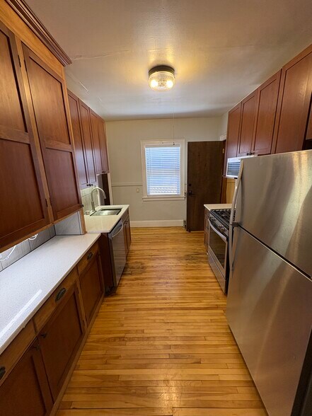 Building Photo - 509 W 22nd St