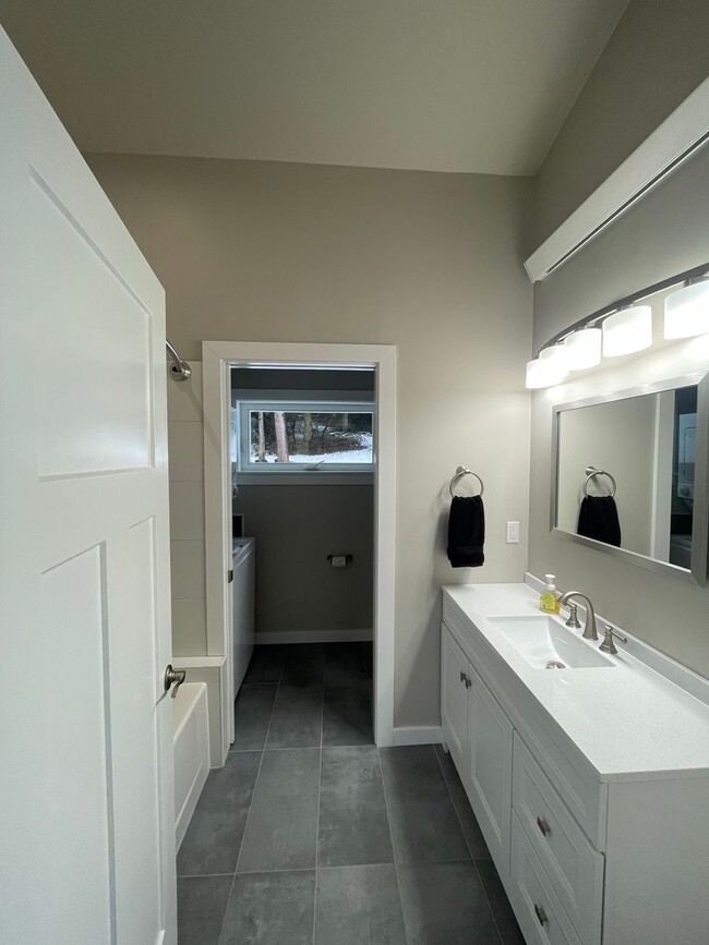 Building Photo - Brand New Modern 1BR Home in Port Townsend...