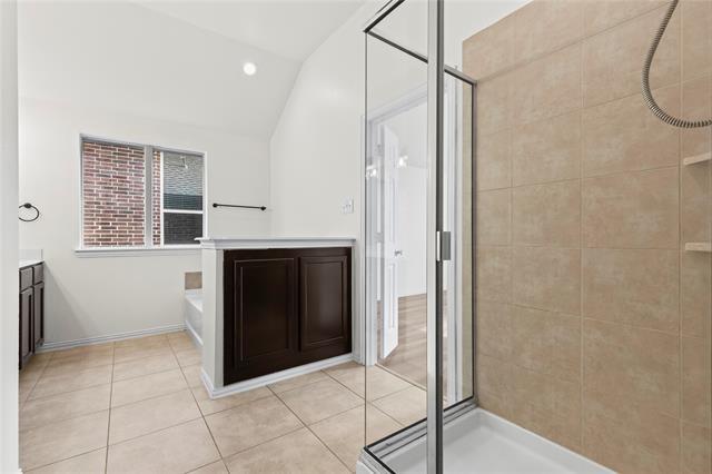 Building Photo - 2698 Lake Ridge Dr