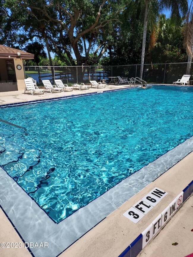 Building Photo - 196 W Sandalwood Ct