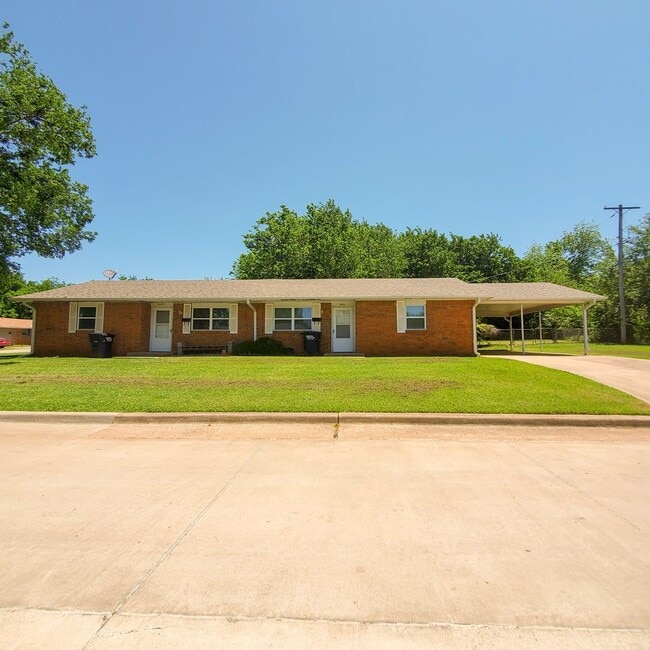 Building Photo - 2429 N Market Ave