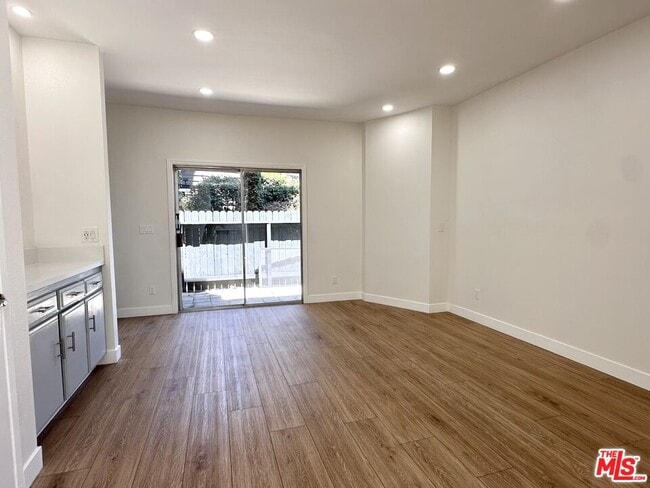 Building Photo - 9939 Topanga Canyon Blvd
