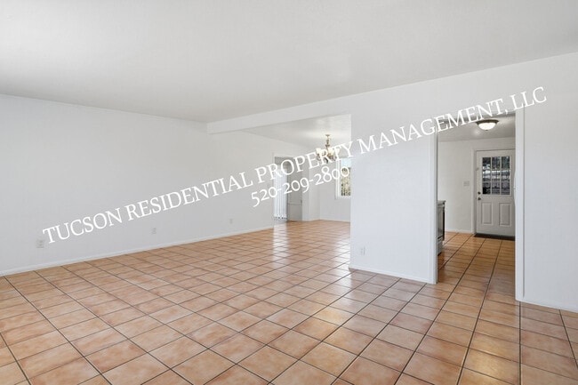 Building Photo - 2402 S Calle Yucatan