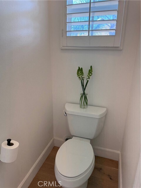 Building Photo - 2553 Santa Ana Ave