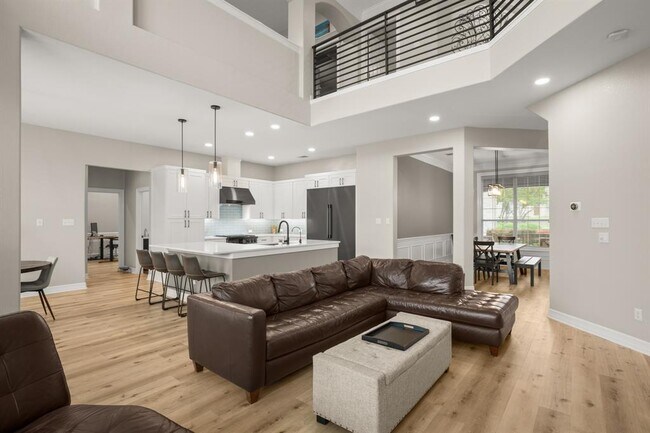 Building Photo - 601 Scenic Path