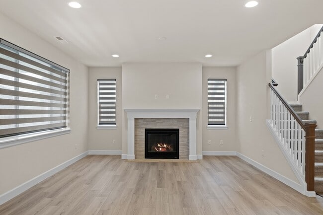 Building Photo - 5613 Farmstead Pl