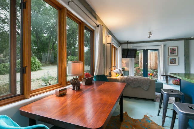 Building Photo - 402 Trujillo Ln