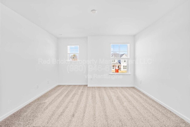 Building Photo - 2133 Riverbend Ave