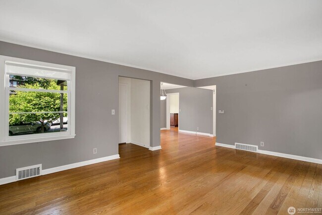 Building Photo - 4021 NE 60th St