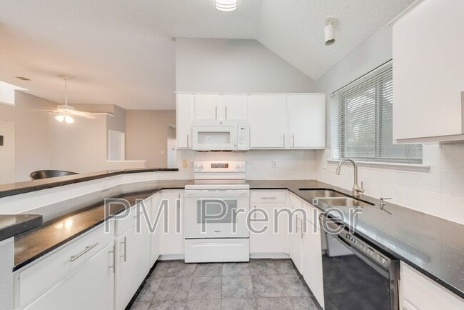 Building Photo - 1220 Royal Crescent Dr