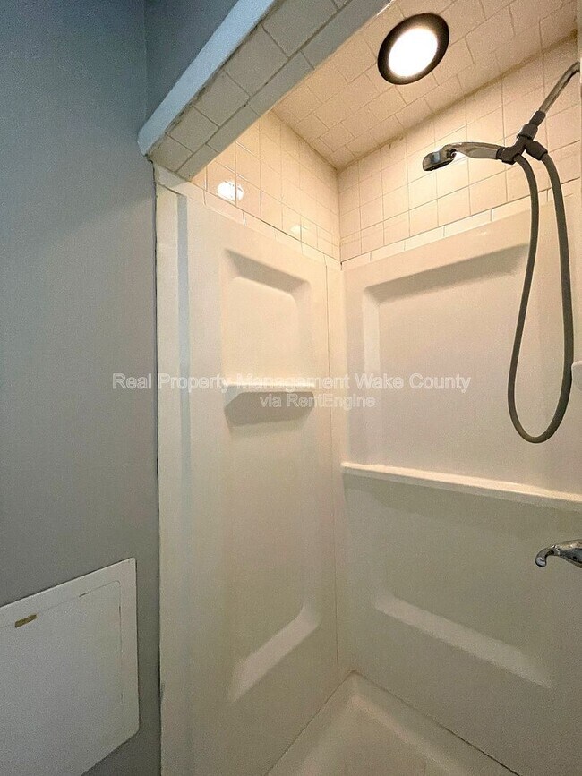 Building Photo - 4702 Walden Pond Dr