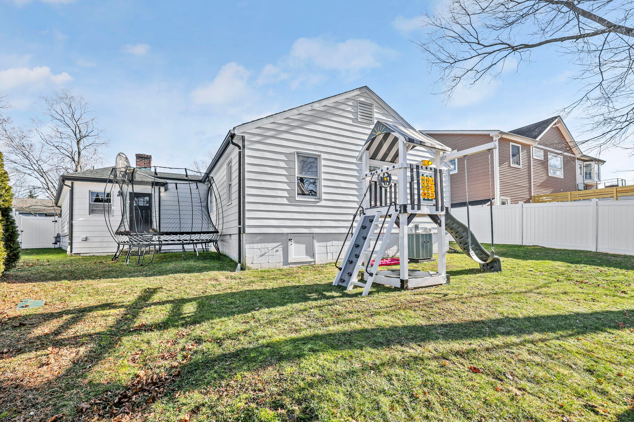 Building Photo - 24 Maplewood Dr