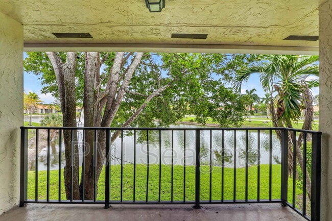 Building Photo - 1543 Lake Crystal Dr