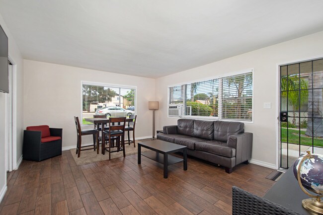 Building Photo - 1059 Grand Ave