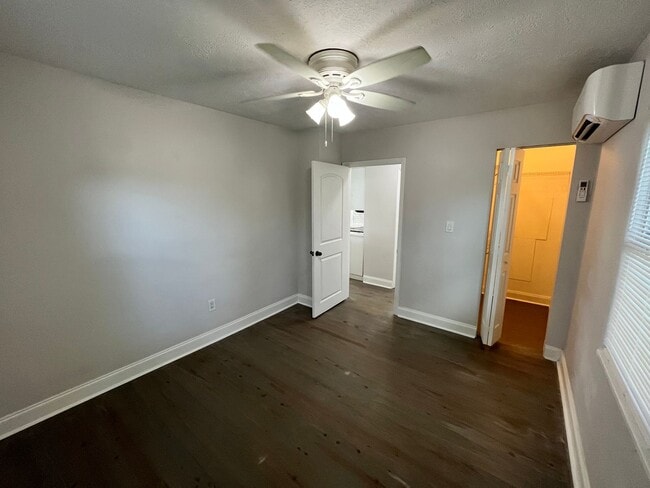 Building Photo - Above Detached Garage 1/1 in Colonialtown North