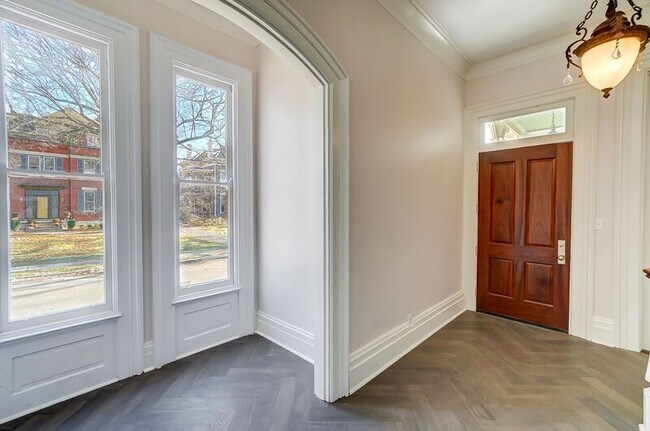 Building Photo - 2701 Cleinview Ave