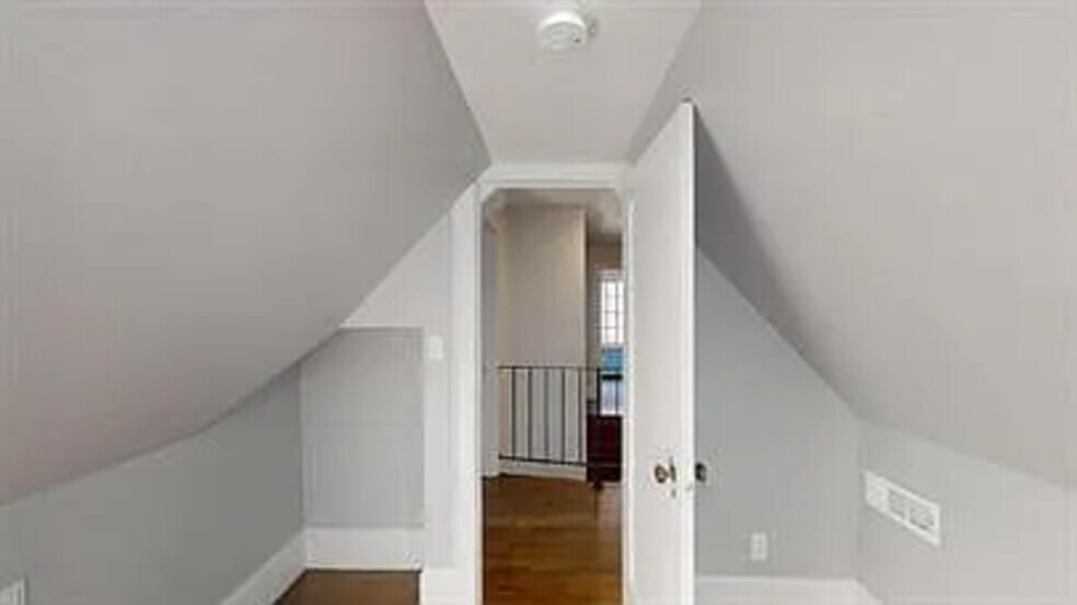 Building Photo - 3273 Kempton Ave