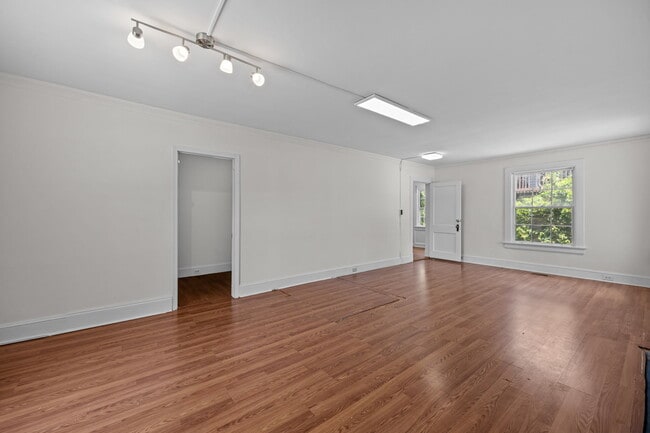 Building Photo - 806 Gorman St