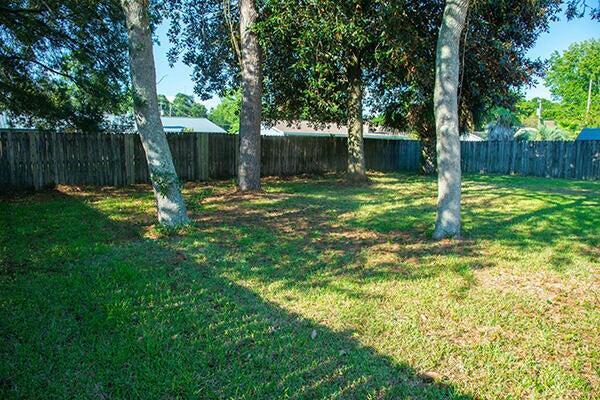 Building Photo - 127 Newcastle Cir