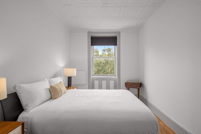 Building Photo - 185 East Broadway-SI ID1330811P