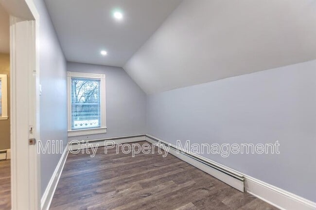 Building Photo - 340 Pearl St