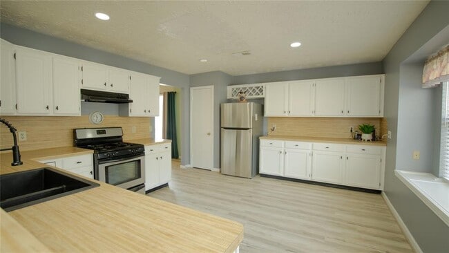 Building Photo - 1226 Brook Grove Dr