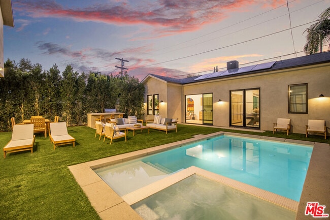 Building Photo - 4433 Kraft Ave