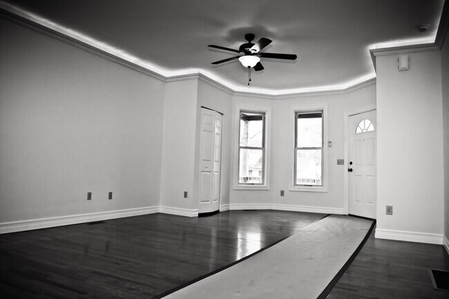 Primary Photo - 164 Pearl St