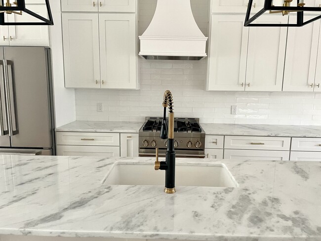 Building Photo - 549 E Gwinnett St