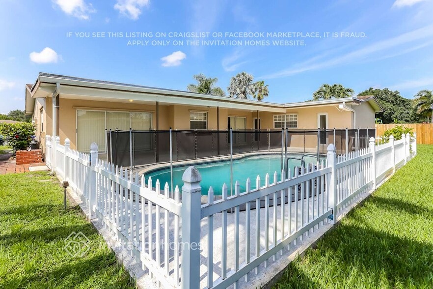 Building Photo - 10900 NW 19th St