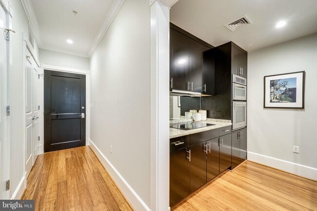 Building Photo - 910 Powhatan St