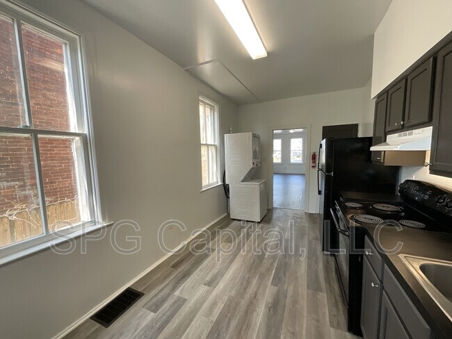 Building Photo - 156 Hamilton Ave