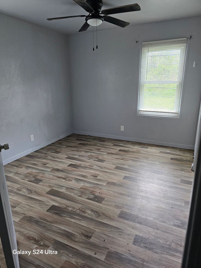 Building Photo - Nice 3BD/1BA