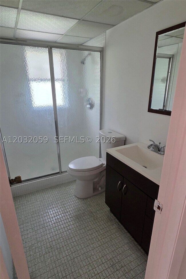 Building Photo - 5510 N Lakewood Cir