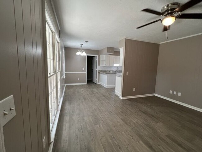 Building Photo - Newly updated 3 Bedroom/2 bath/bonus area ...