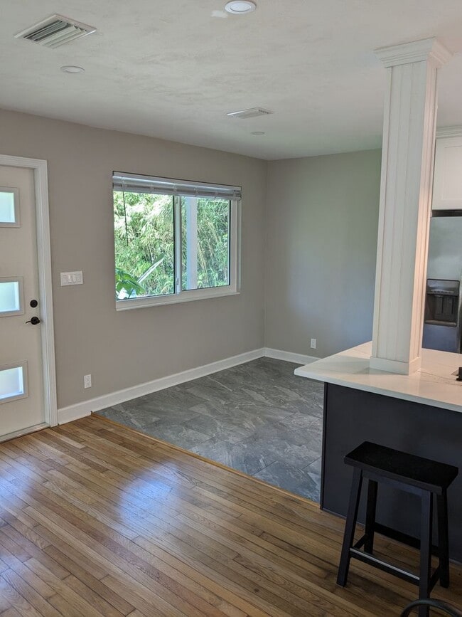 Building Photo - Beachside 3 bedroom, 2 bathroom in Daytona Beach