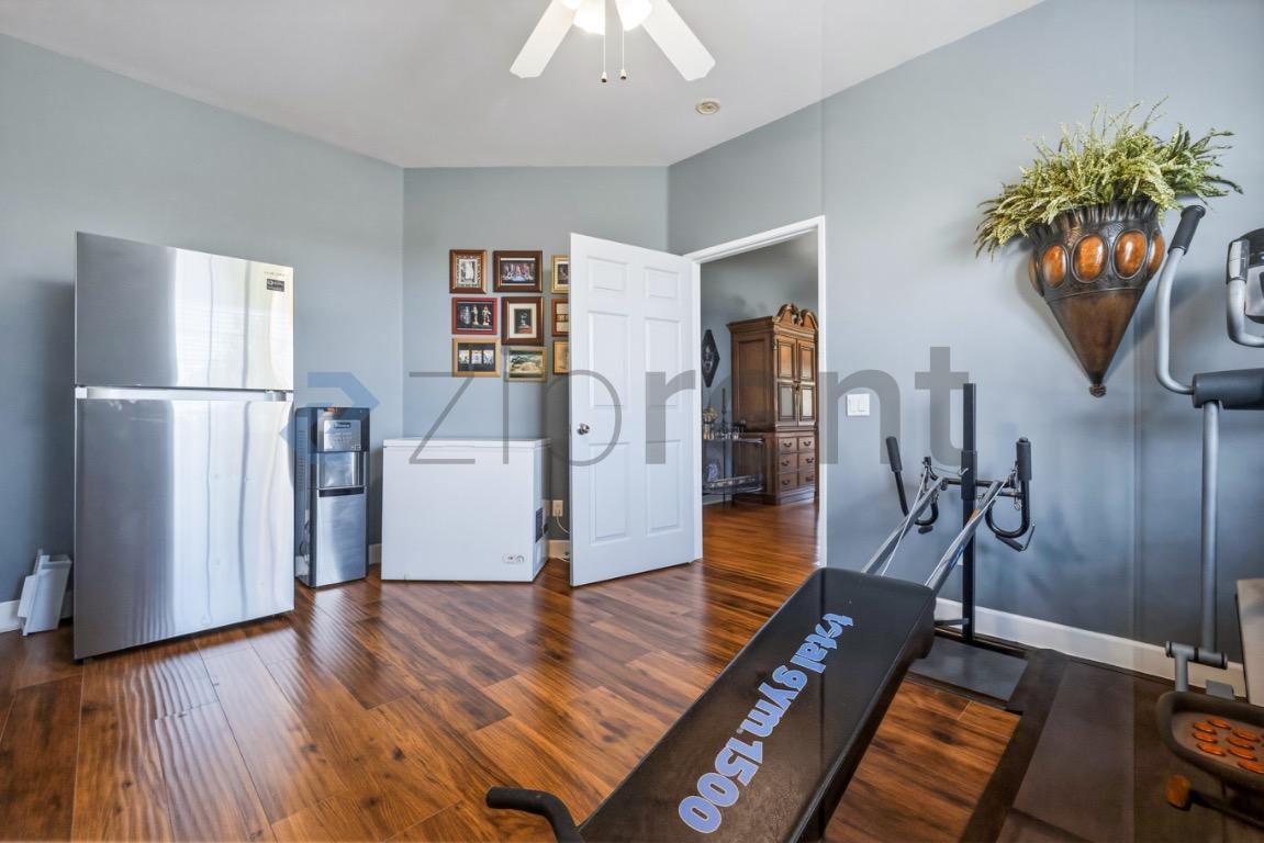 Building Photo - 47298 Twin Pines Rd