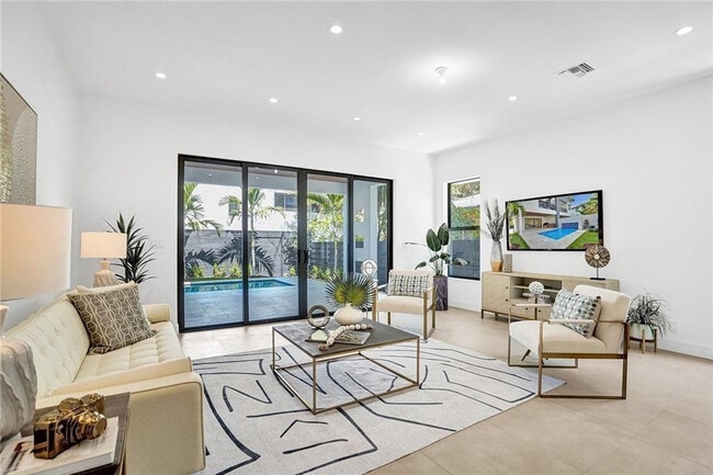 Building Photo - 1211 SE 1st St