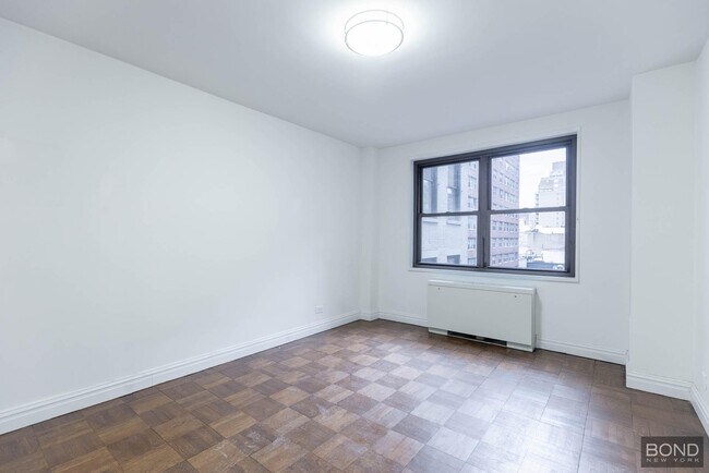 Building Photo - 96 Fifth Avenue