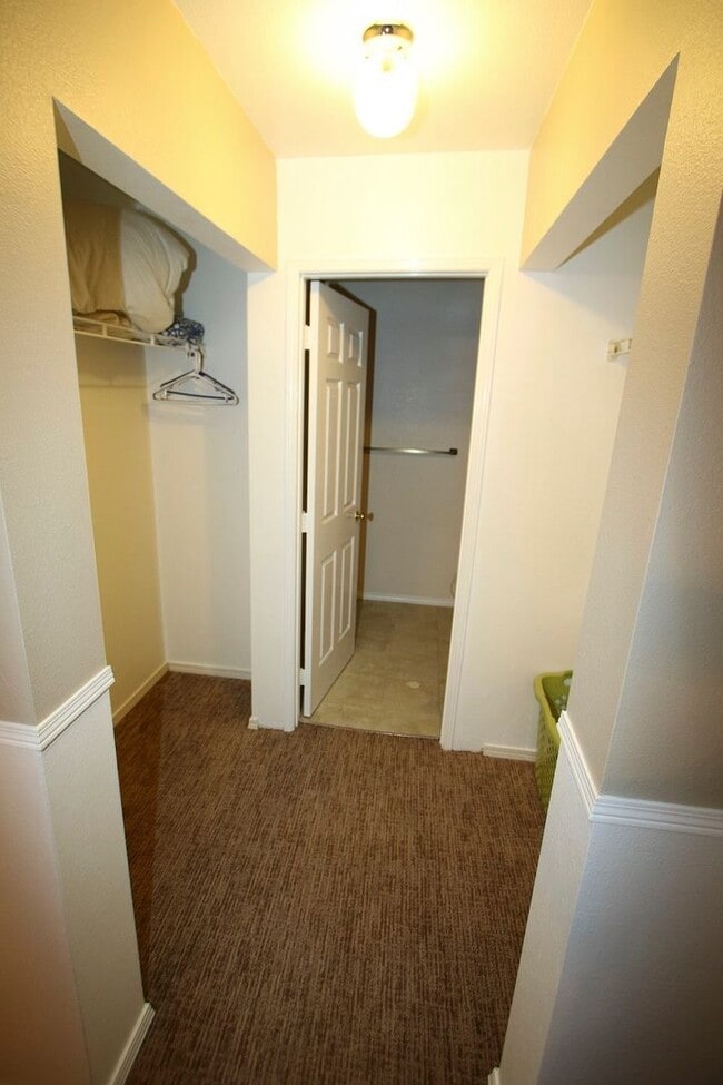 Building Photo - 2 Bed, 2 Bath Condo in East Anchorage!