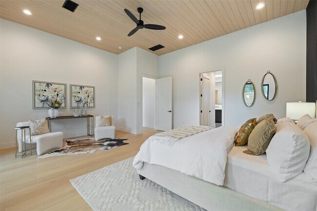 Building Photo - 2305 Southern Oaks Dr